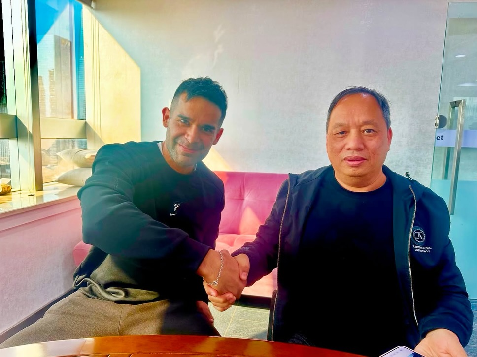 Willy Martínez Lozano en reunión con un socio comercial chino